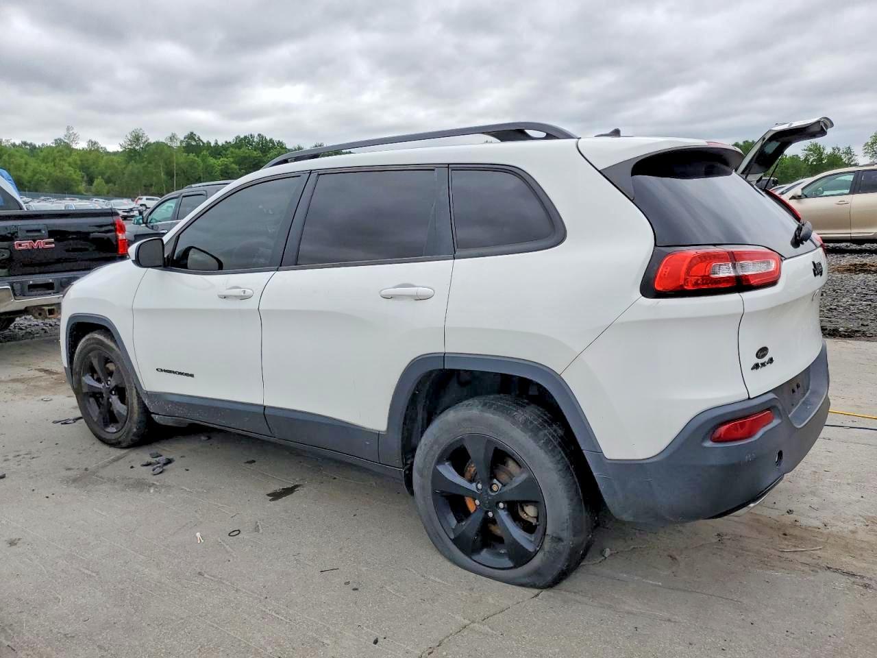 2015 Jeep Cherokee Latitude - Фото 2