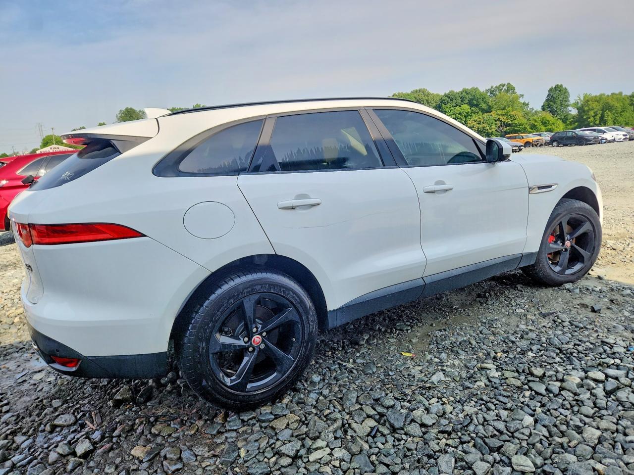 2018 Jaguar F-Pace Premium - Image 3