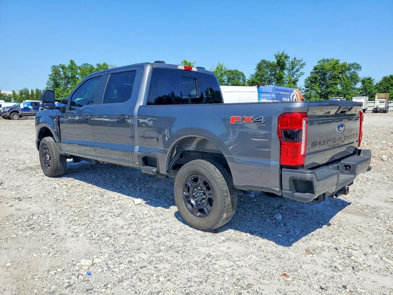 2025 Ford F250 Super Duty - Фото 2
