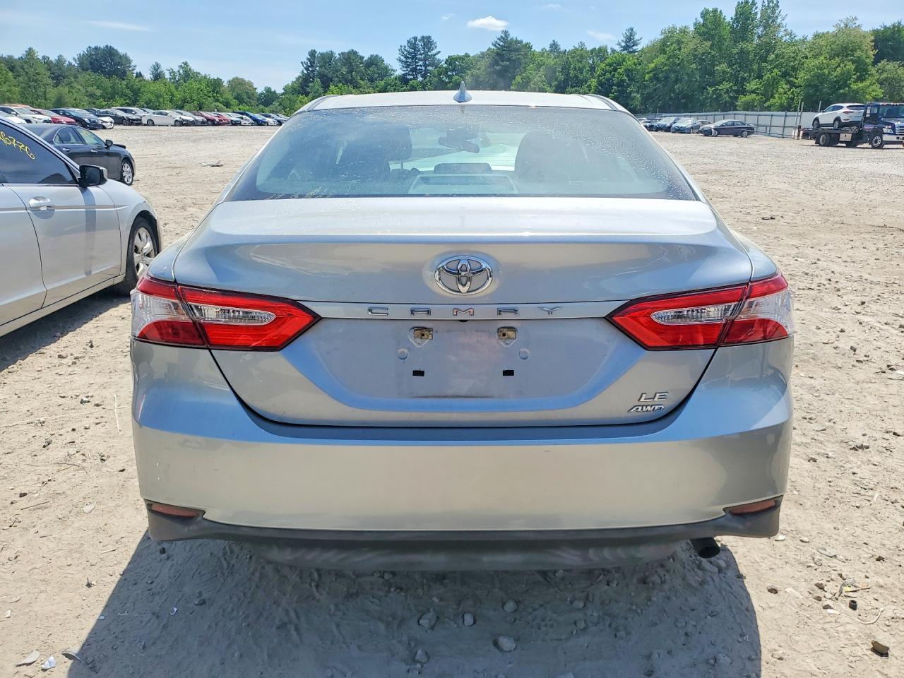 2020 Toyota Camry Le - Фото 6