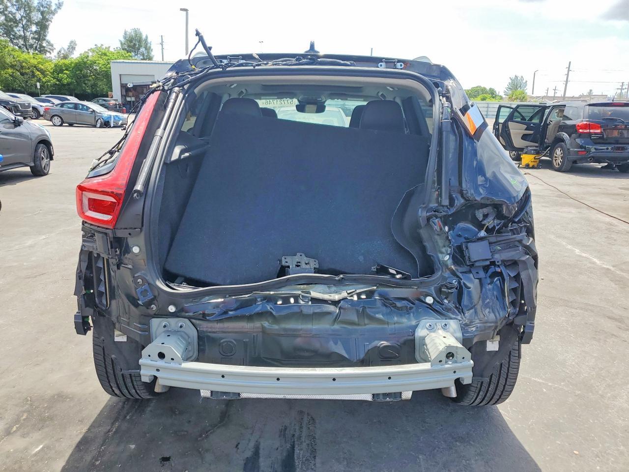 2025 Volvo Xc40 Core - Фото 6