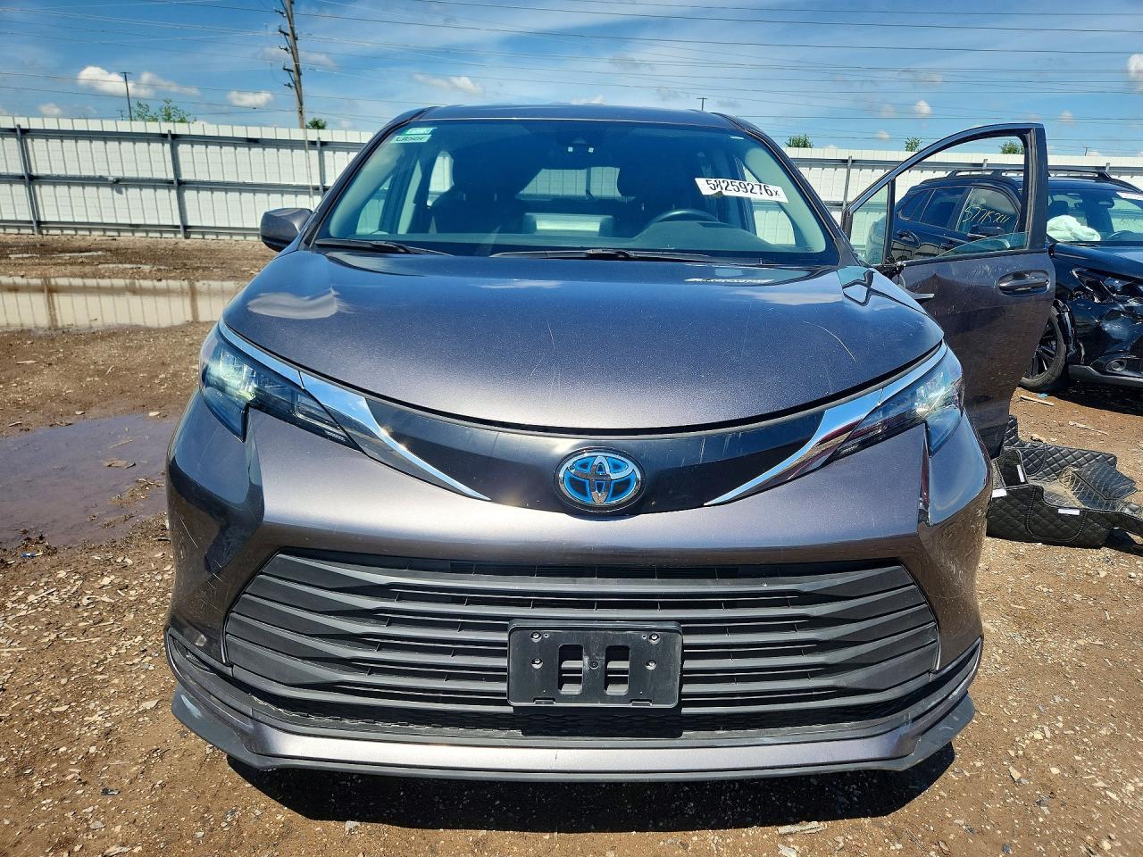 2024 Toyota Sienna Le - Image 5