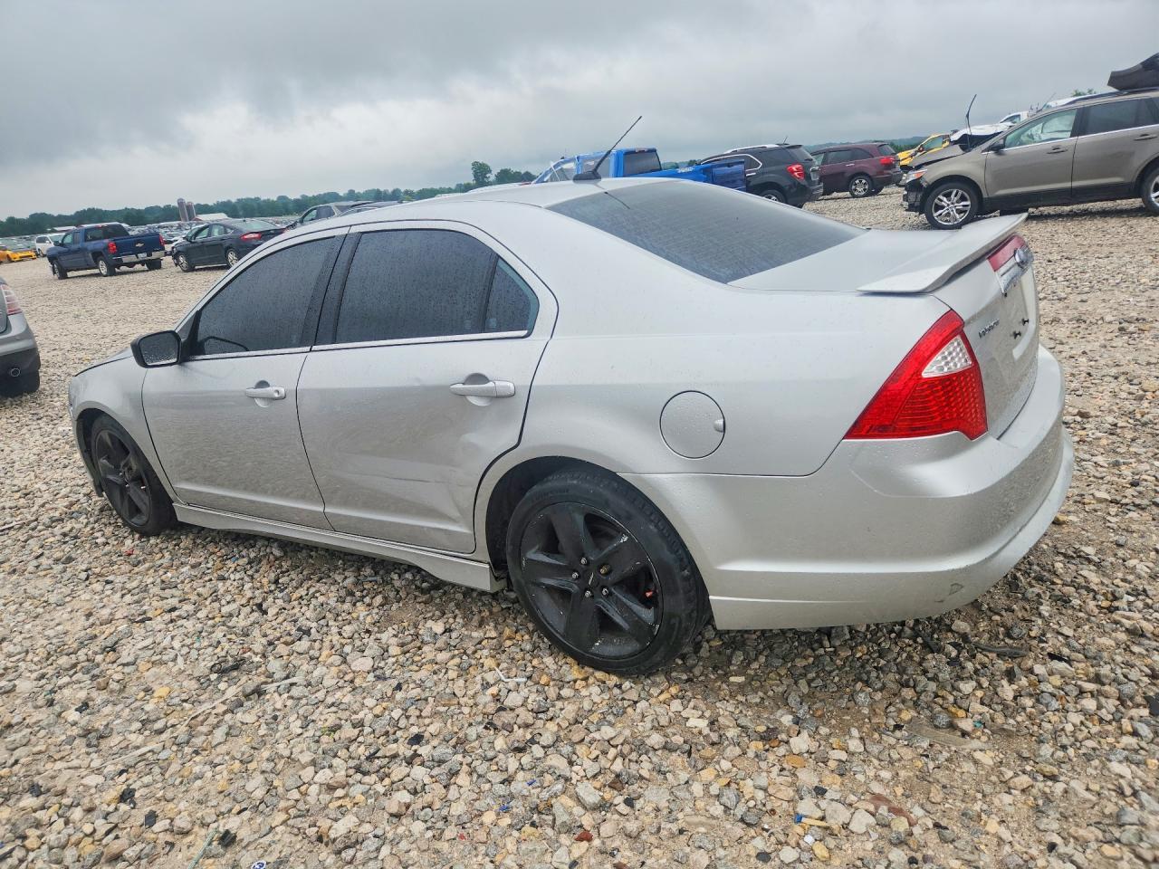 2010 Ford Fusion Sport - Image 2