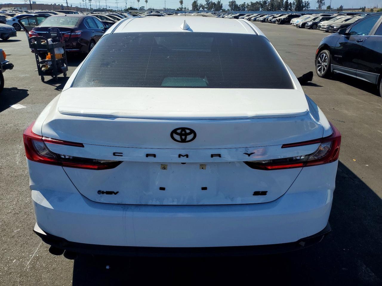 2025 Toyota Camry Se - Image 6
