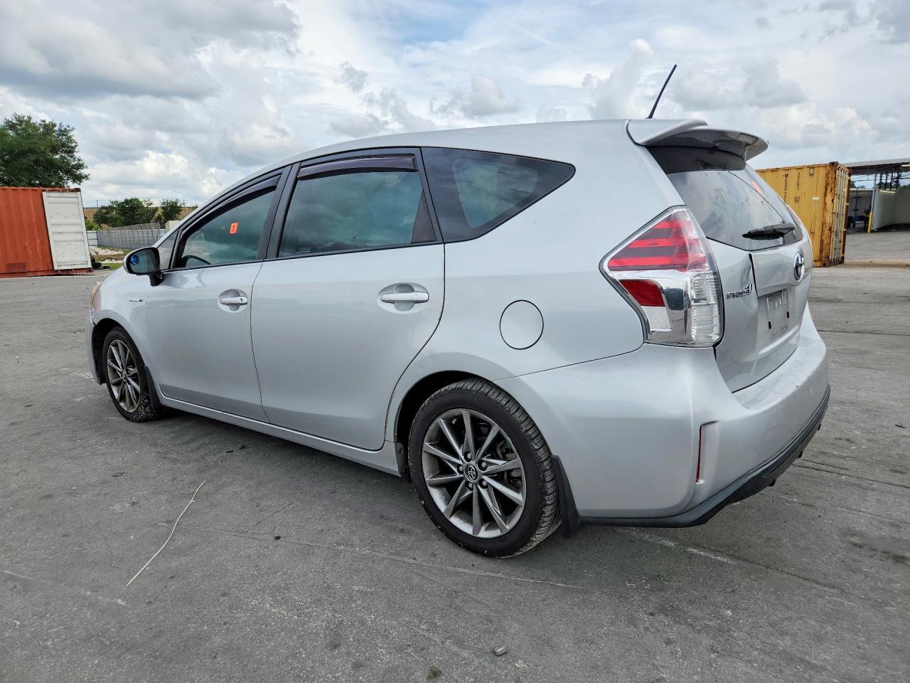 2015 Toyota Prius V Five - Фото 2