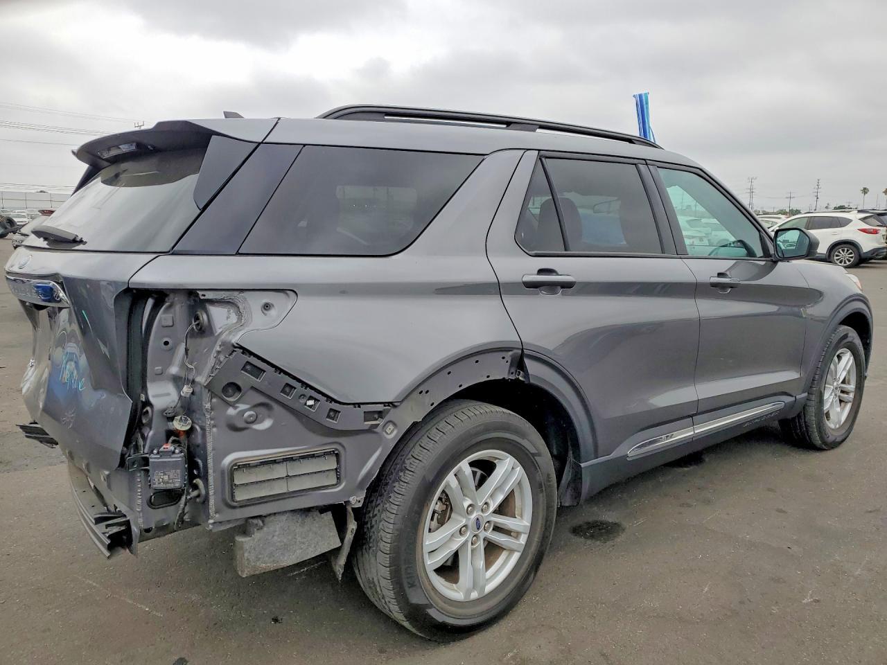 2023 Ford Explorer Xlt - Фото 3
