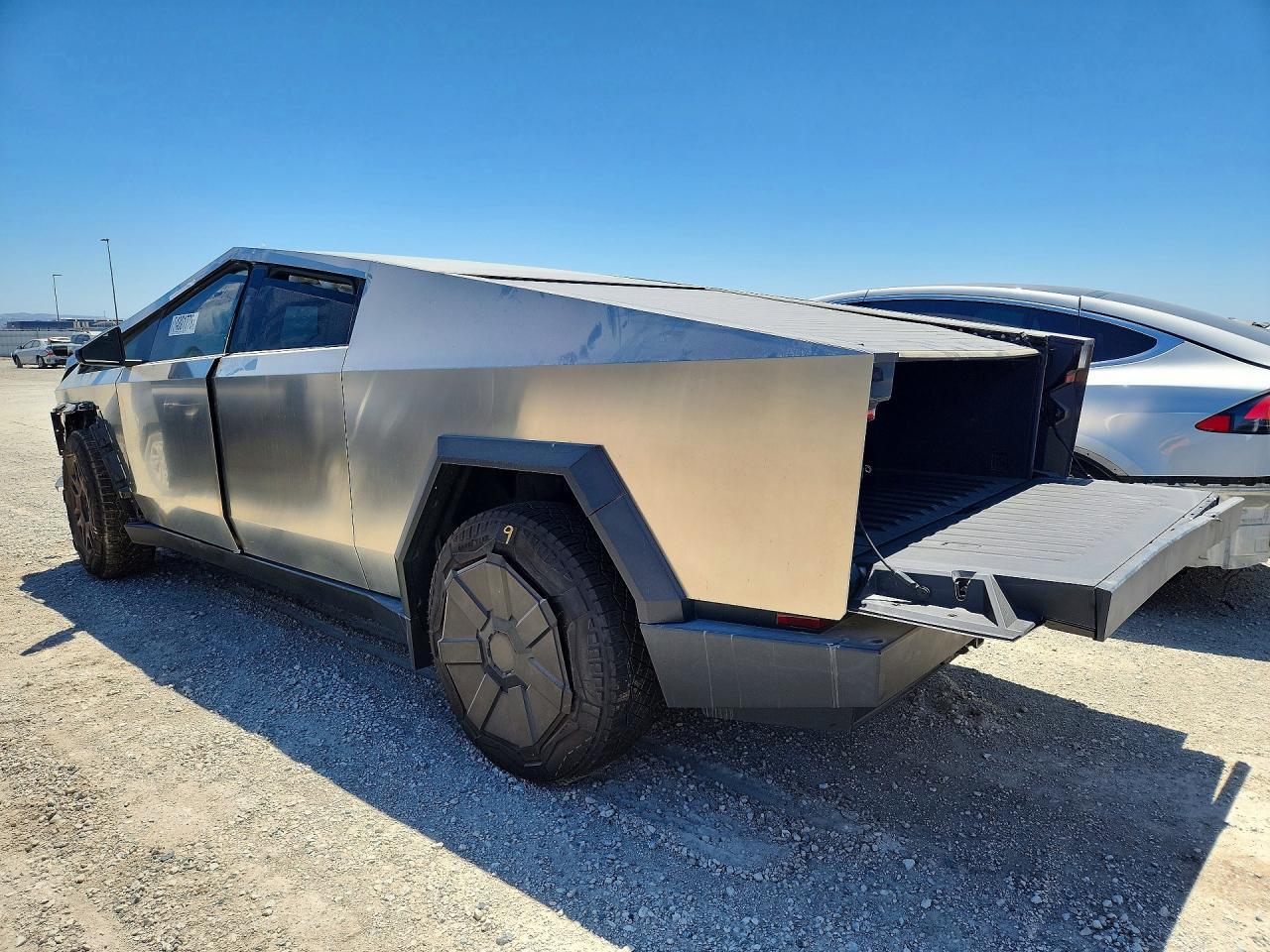 2024 Tesla Cybertruck - Фото 2