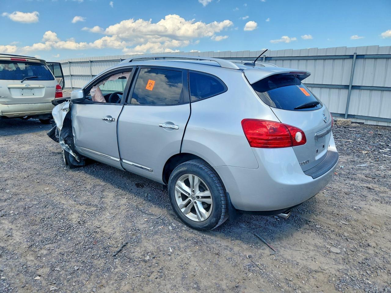 2012 Nissan Rogue - Image 2