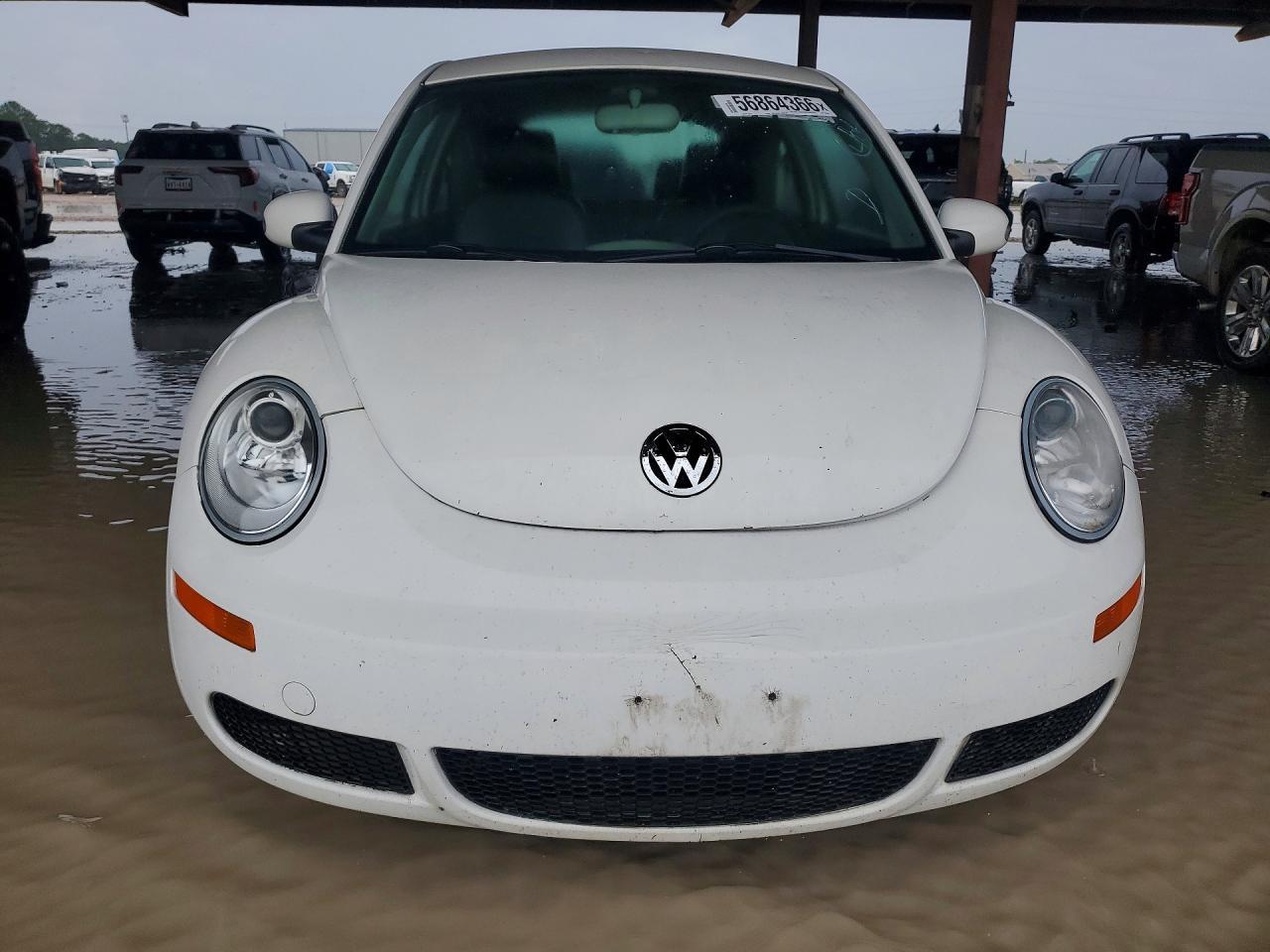 2010 Volkswagen New Beetle - Фото 5