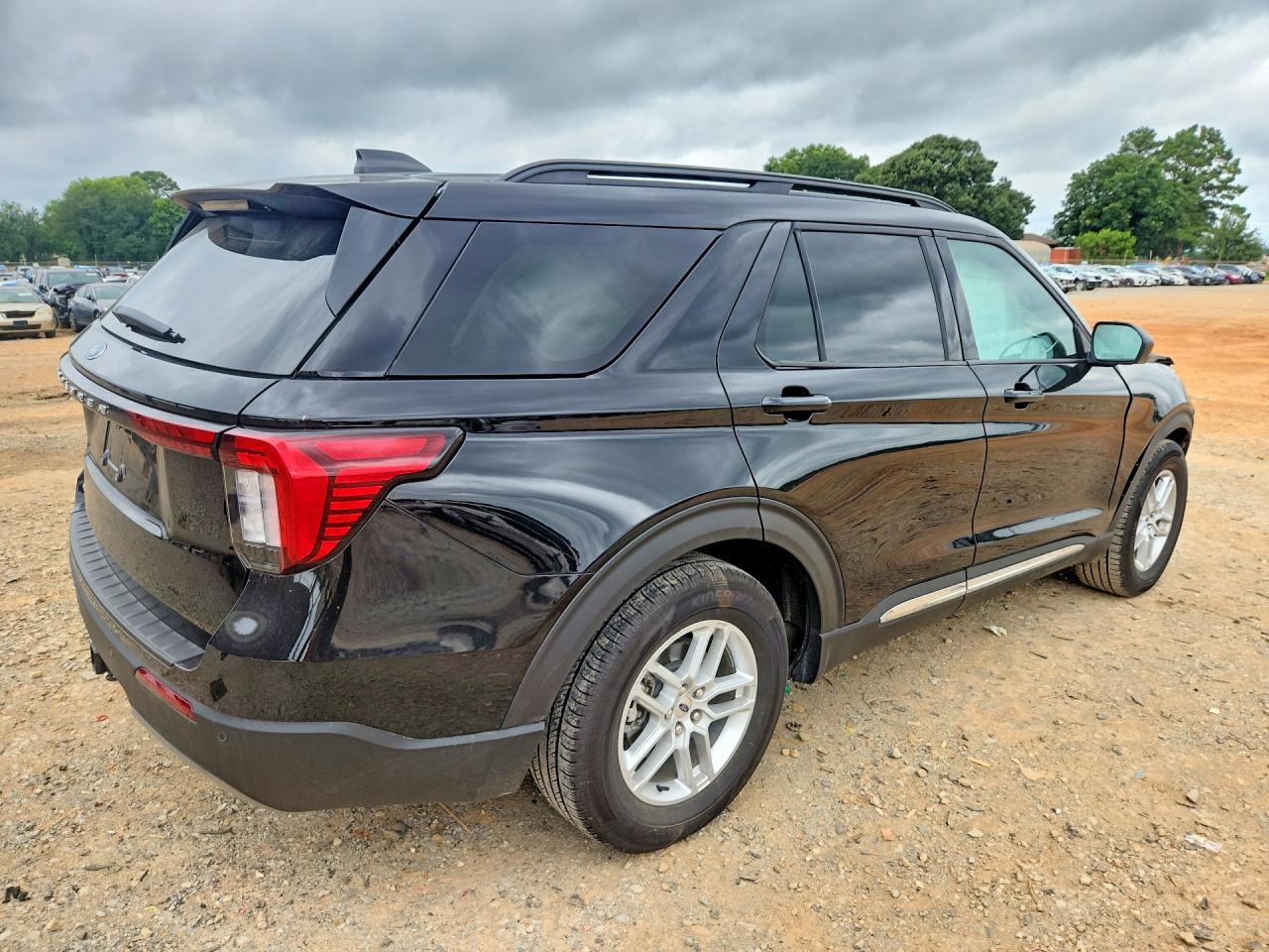 2025 Ford Explorer Active - Фото 3