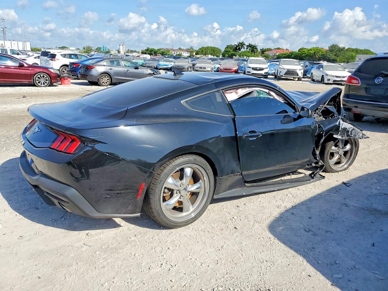 2024 Ford Mustang - Фото 3