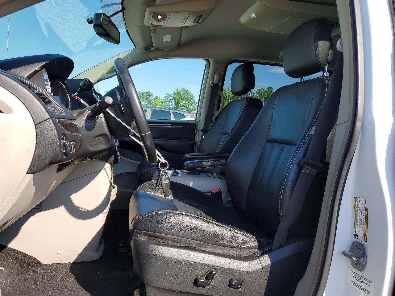 2014 Chrysler Town & Country Touring - Фото 7