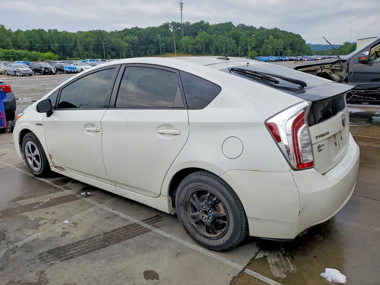 2013 Toyota Prius Three - Image 2