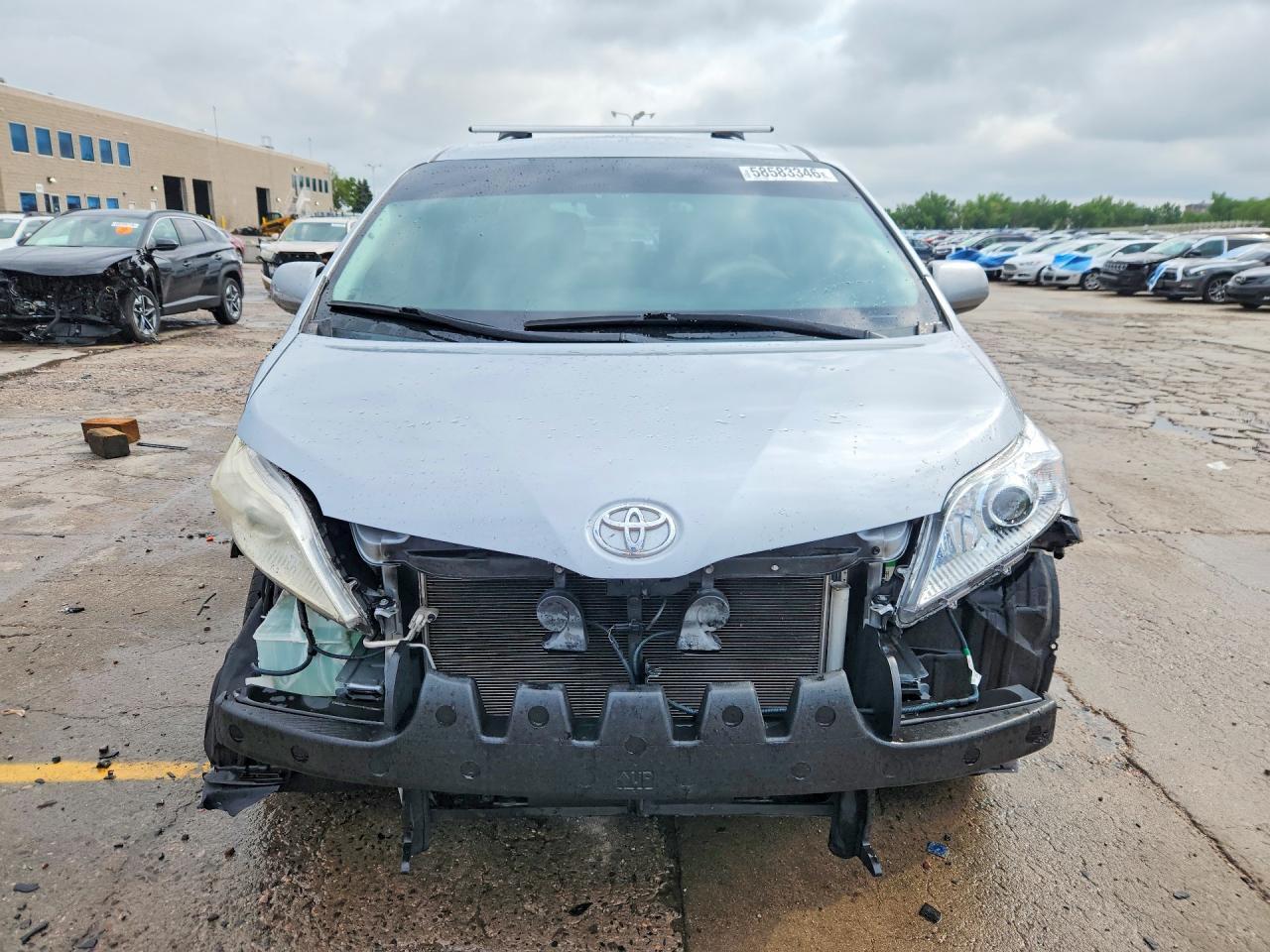 2014 Toyota Sienna Le - Image 5