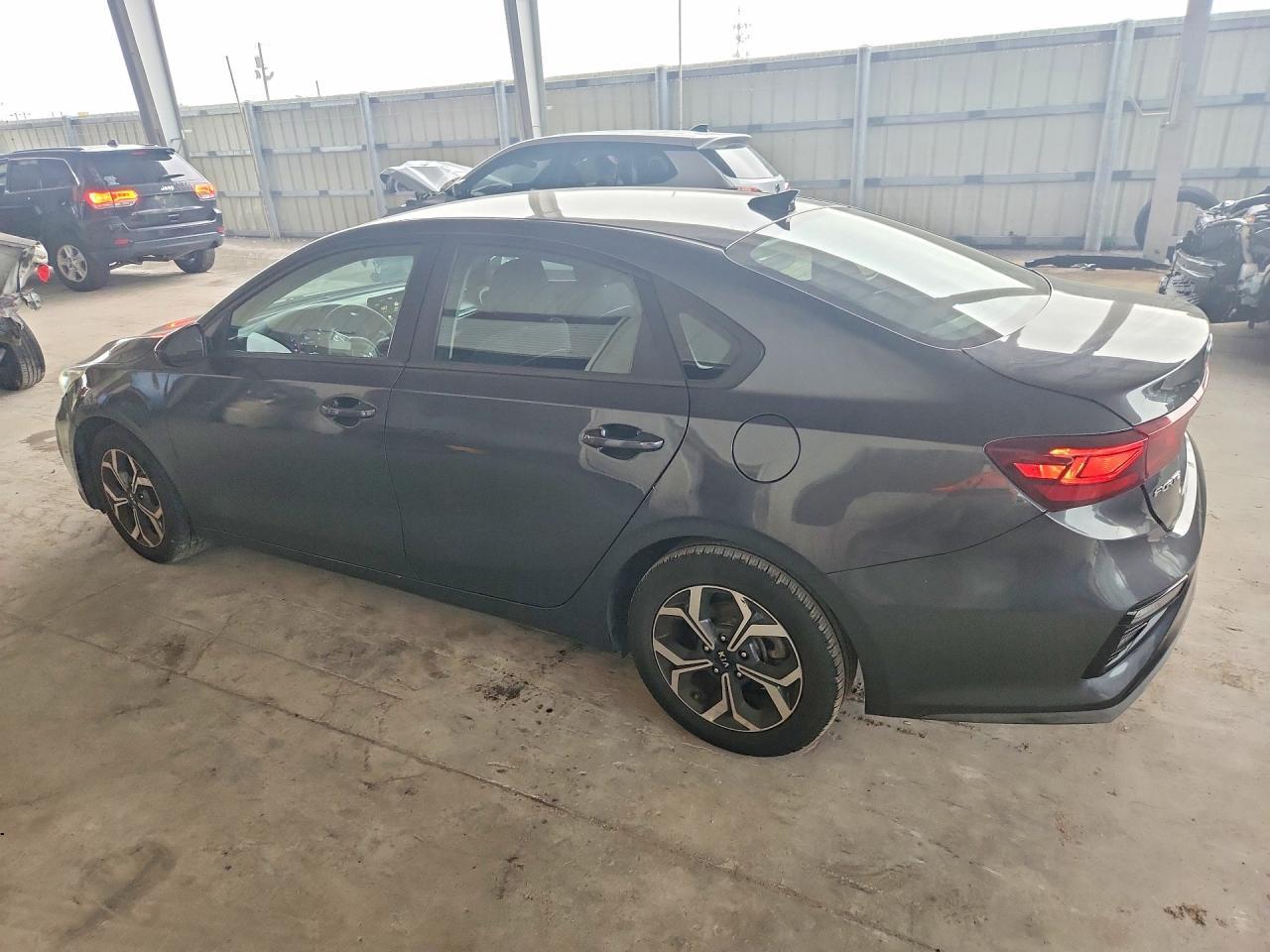 2019 Kia Forte Lxs - Image 2