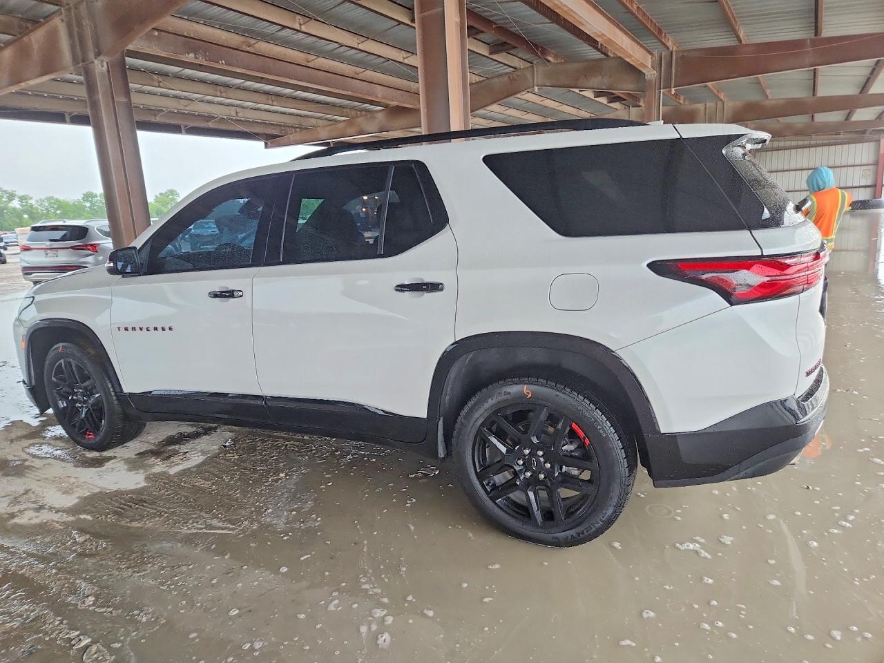 2023 Chevrolet Traverse Premier - Фото 2