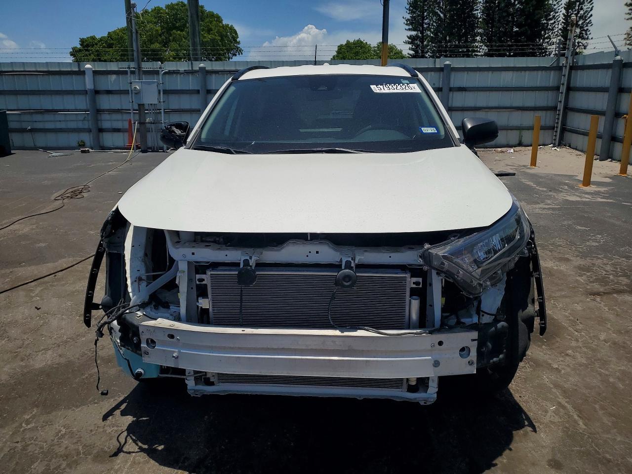 2021 Toyota Rav4 Le - Фото 5