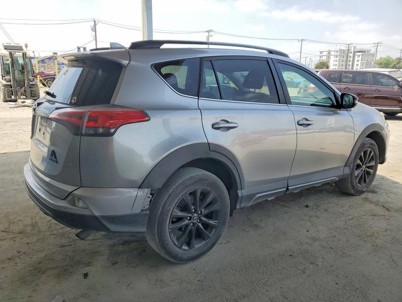 2018 Toyota Rav4 Adventure - Фото 3