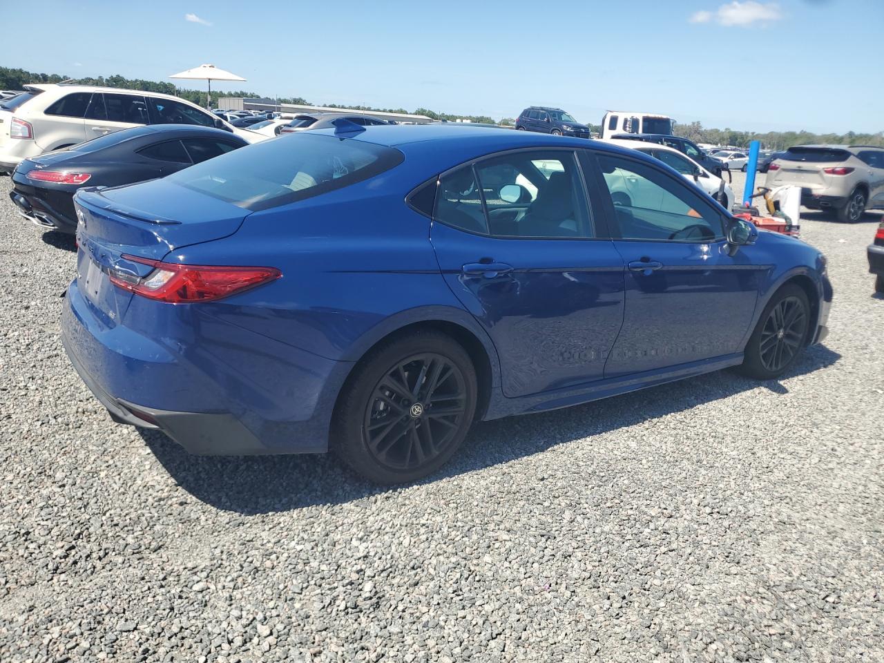 2026 Toyota Camry - Фото 3