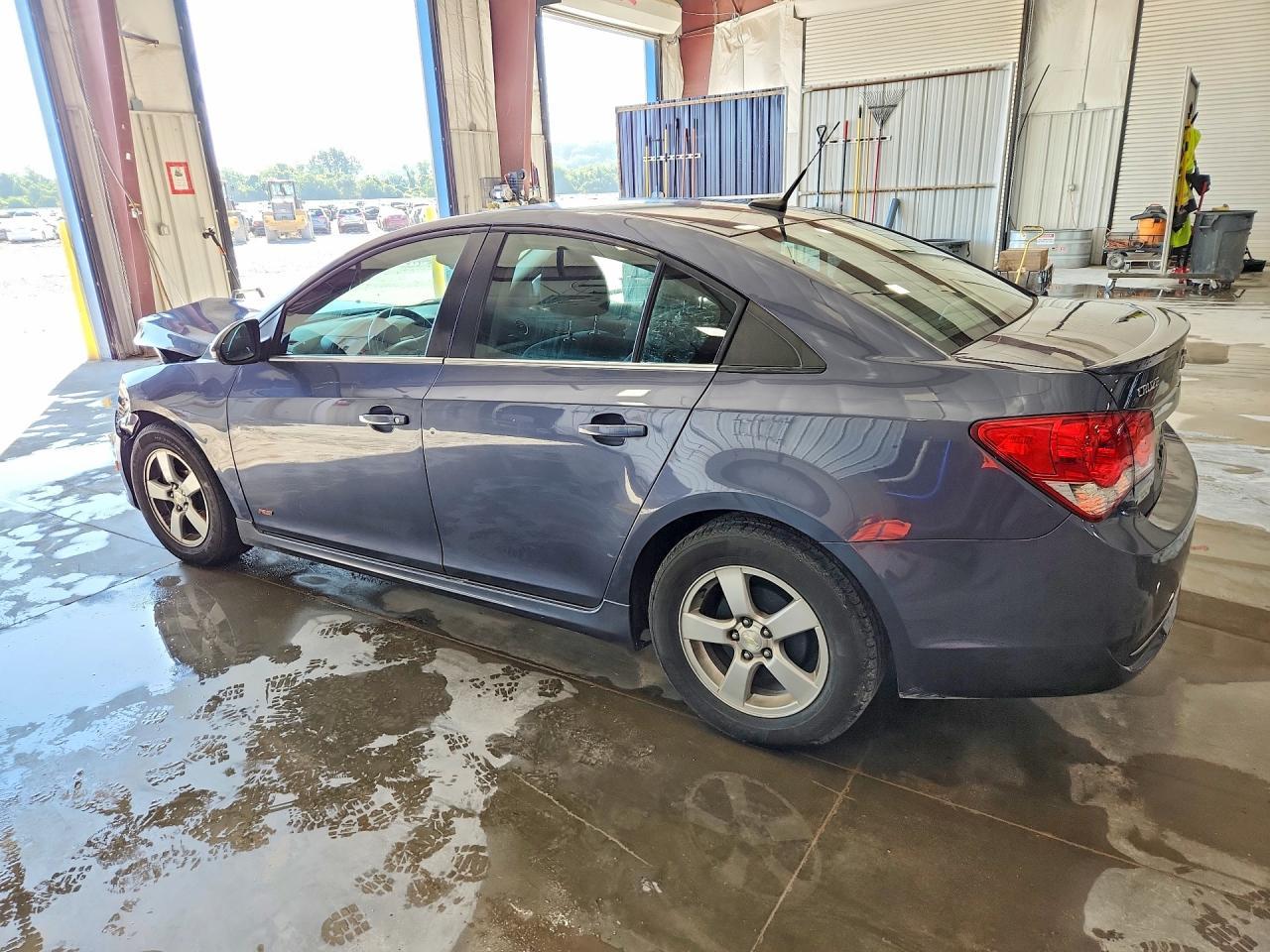 2013 Chevrolet Cruze Lt - Image 2