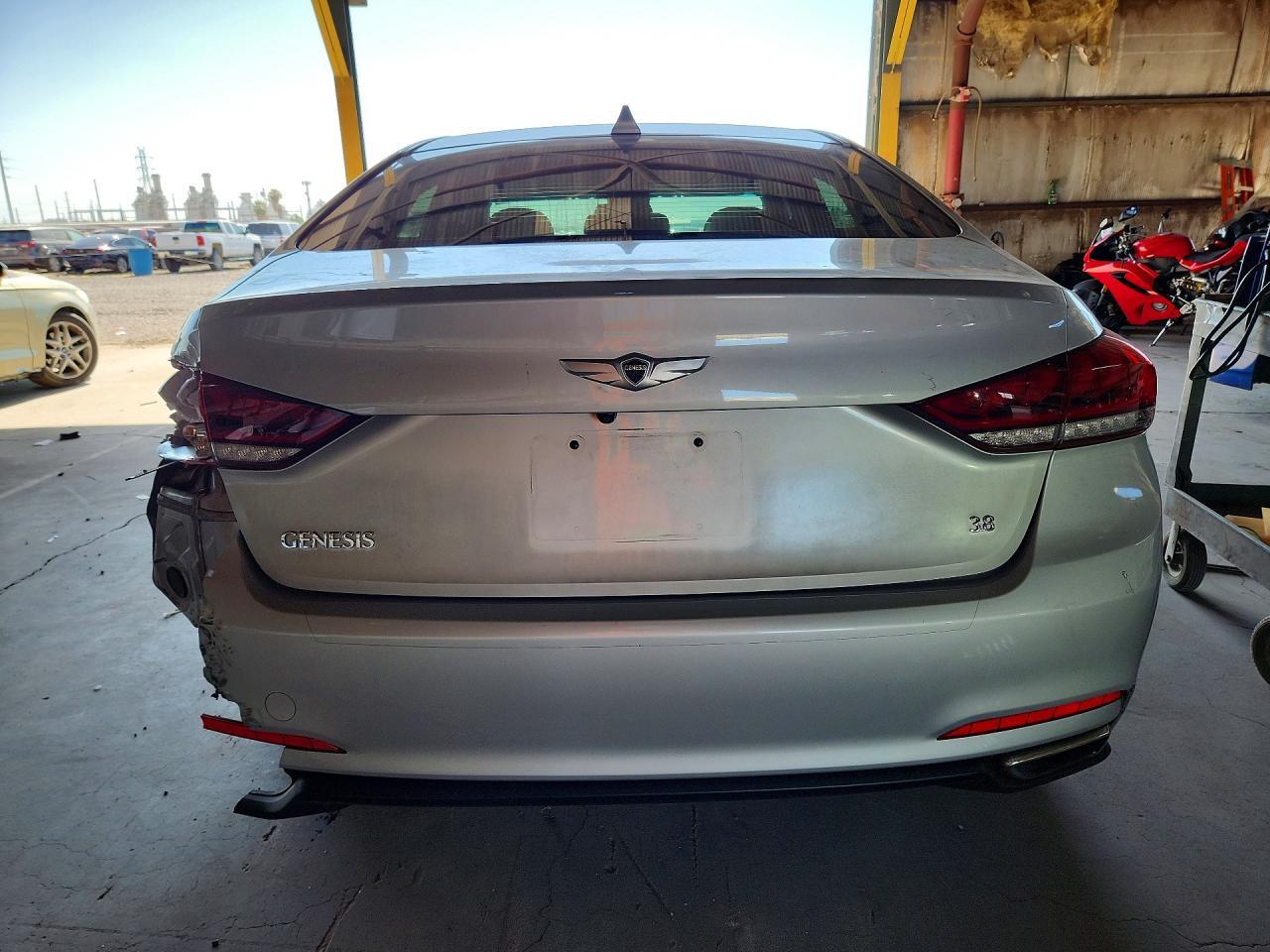 2015 Hyundai Genesis 3.8L - Фото 6