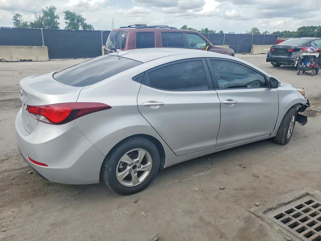2014 Hyundai Elantra Se - Image 3