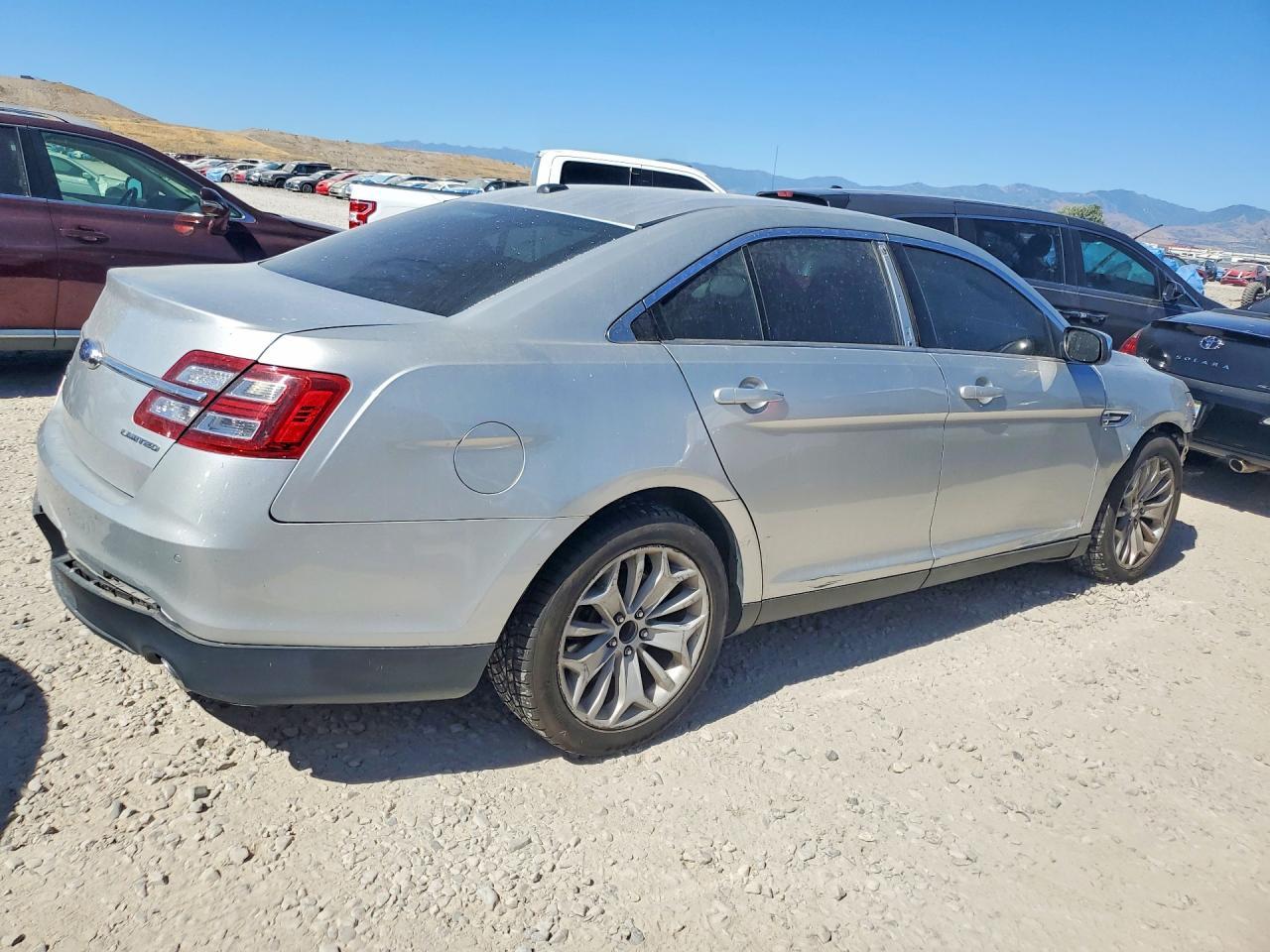2017 Ford Taurus Limited - Image 3