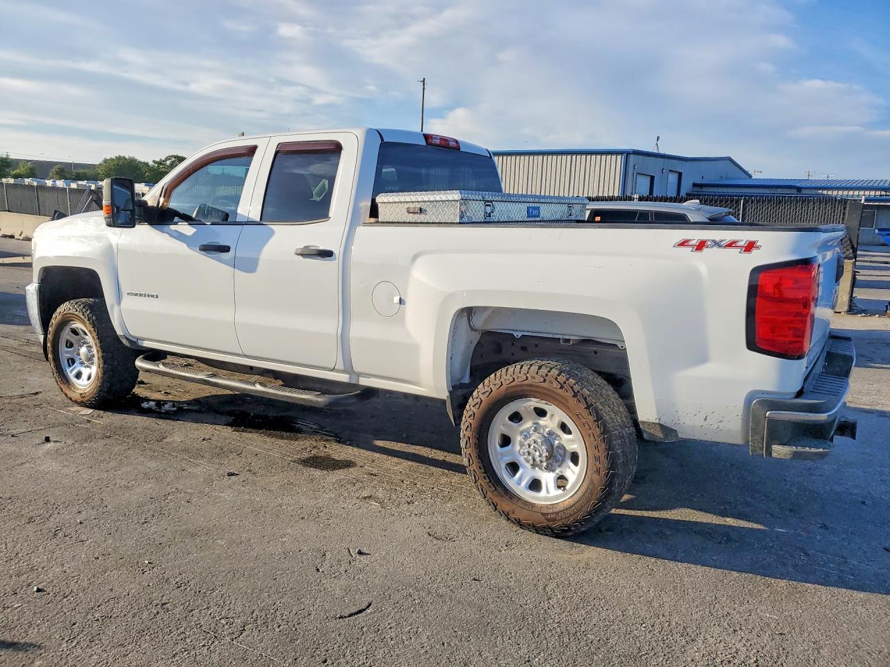 2015 Chevrolet Silverado K2500 Heavy Duty - Image 2