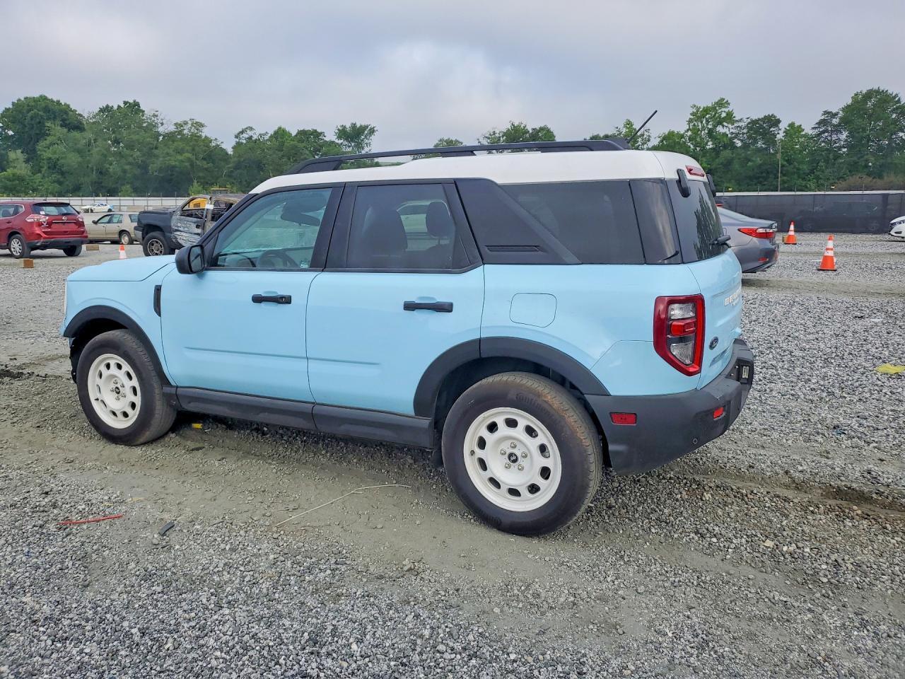 2025 Ford Bronco Sport Heritage - Image 2