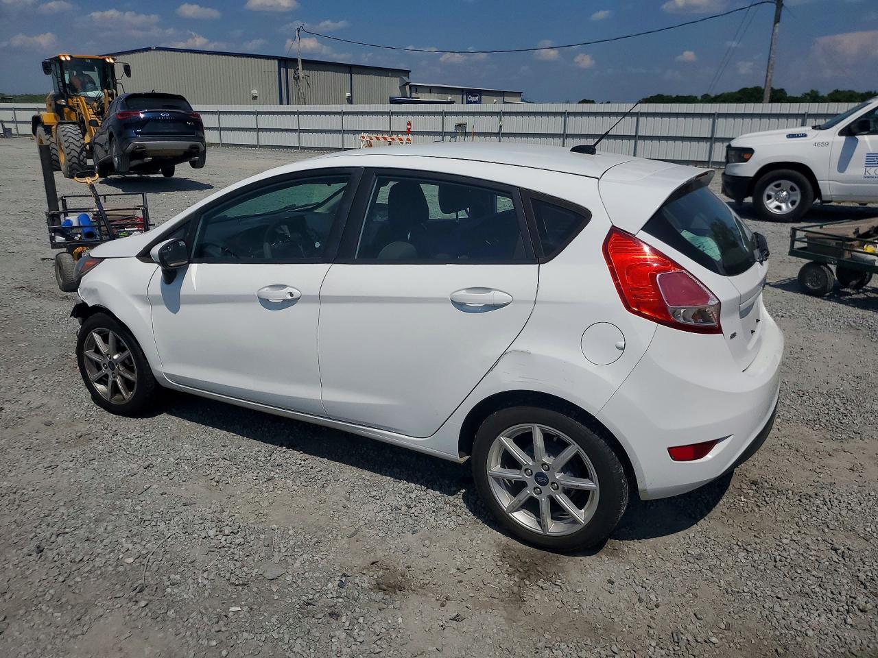 2019 Ford Fiesta Se - Фото 2
