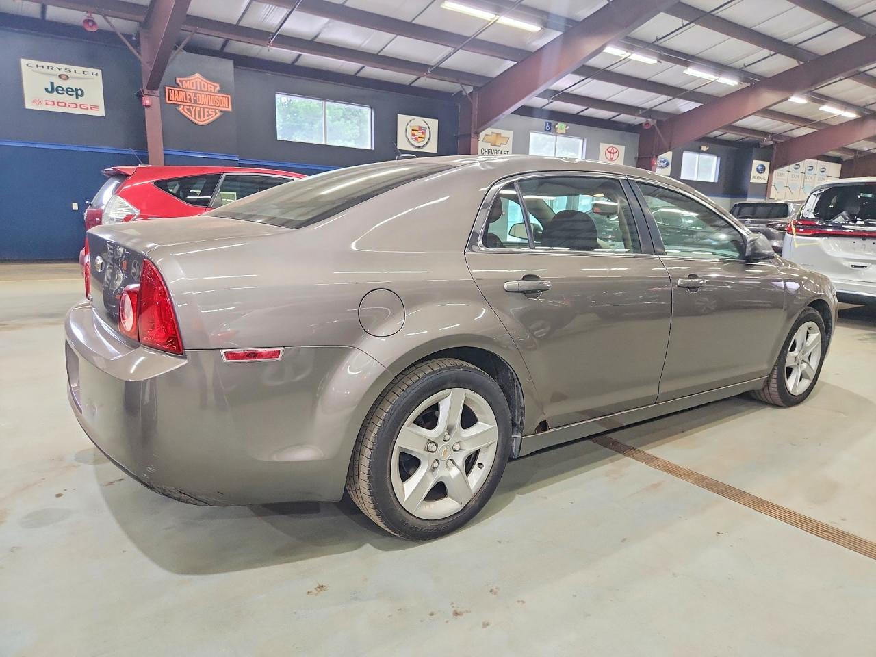 2011 Chevrolet Malibu Ls - Фото 3