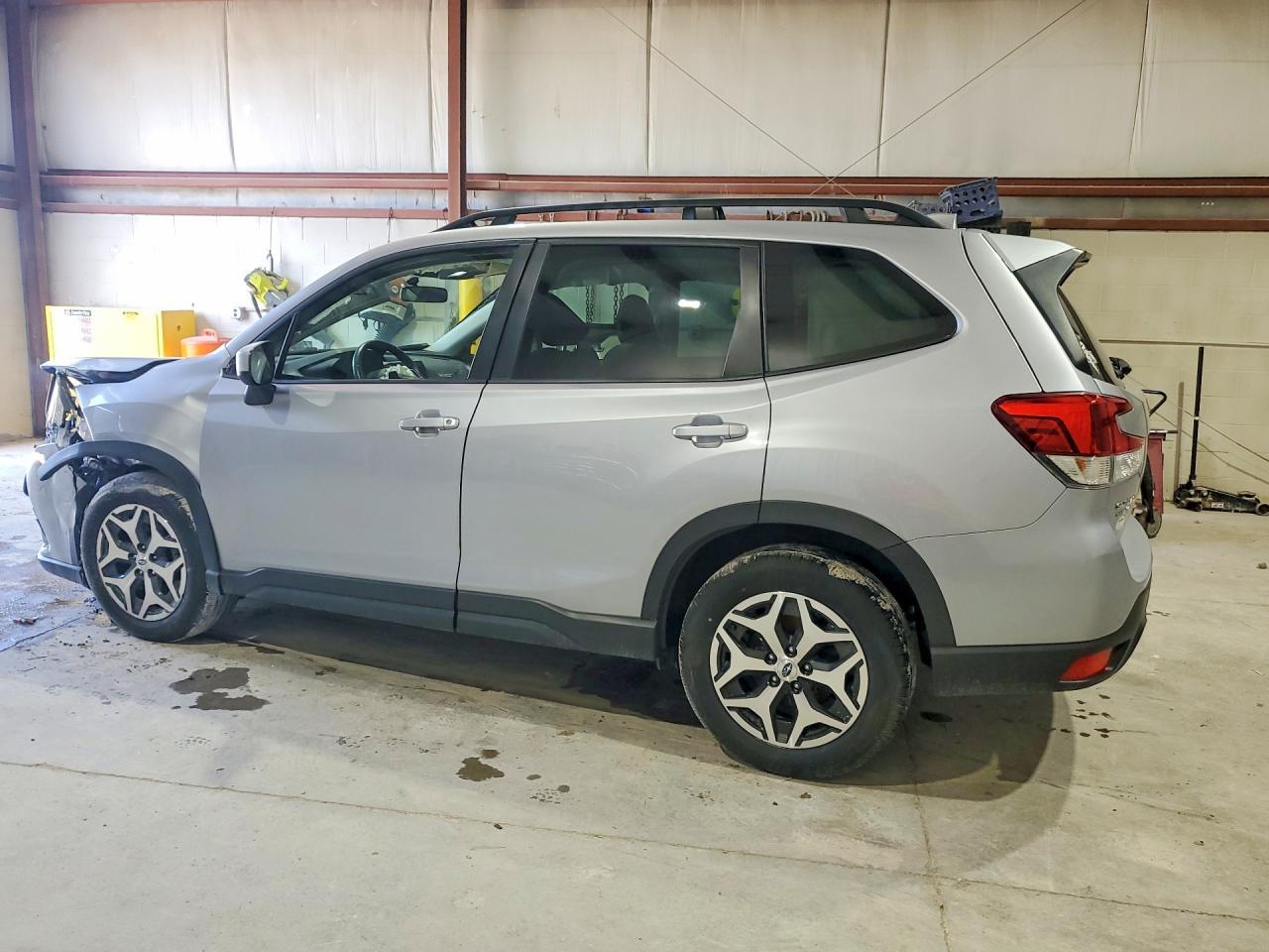 2023 Subaru Forester Premium - Фото 2