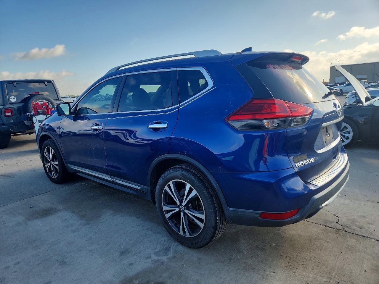2017 Nissan Rogue Sl - Image 2