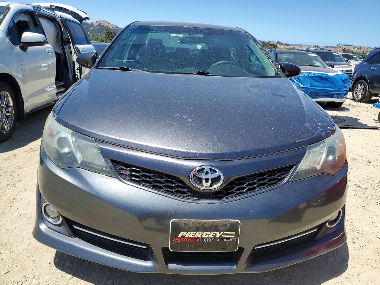 2014 Toyota Camry Se - Image 5