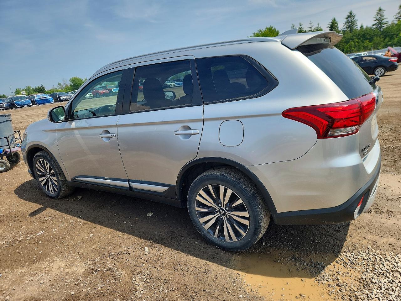 2019 Mitsubishi Outlander Es - Image 2