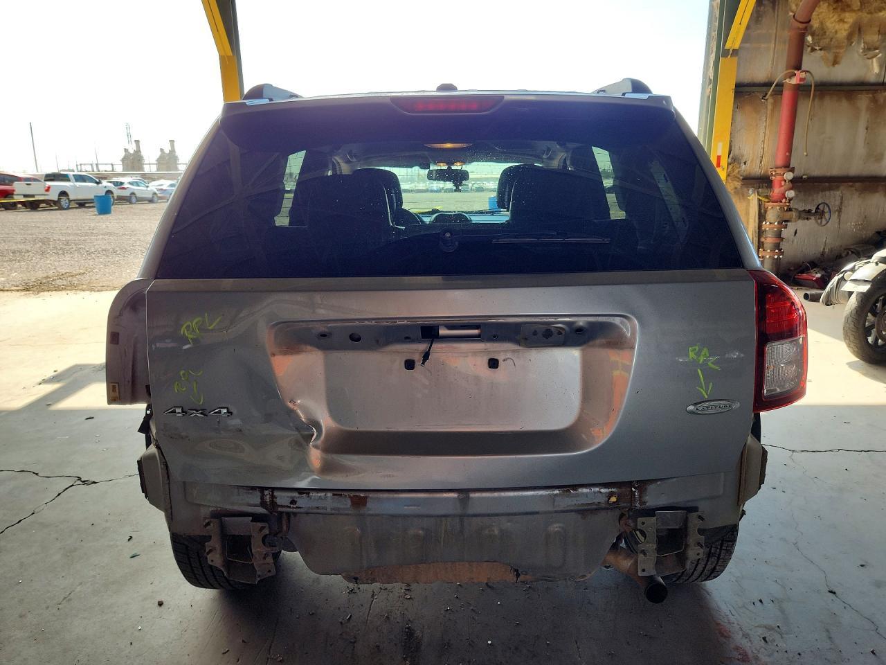 2016 Jeep Compass Latitude - Image 6