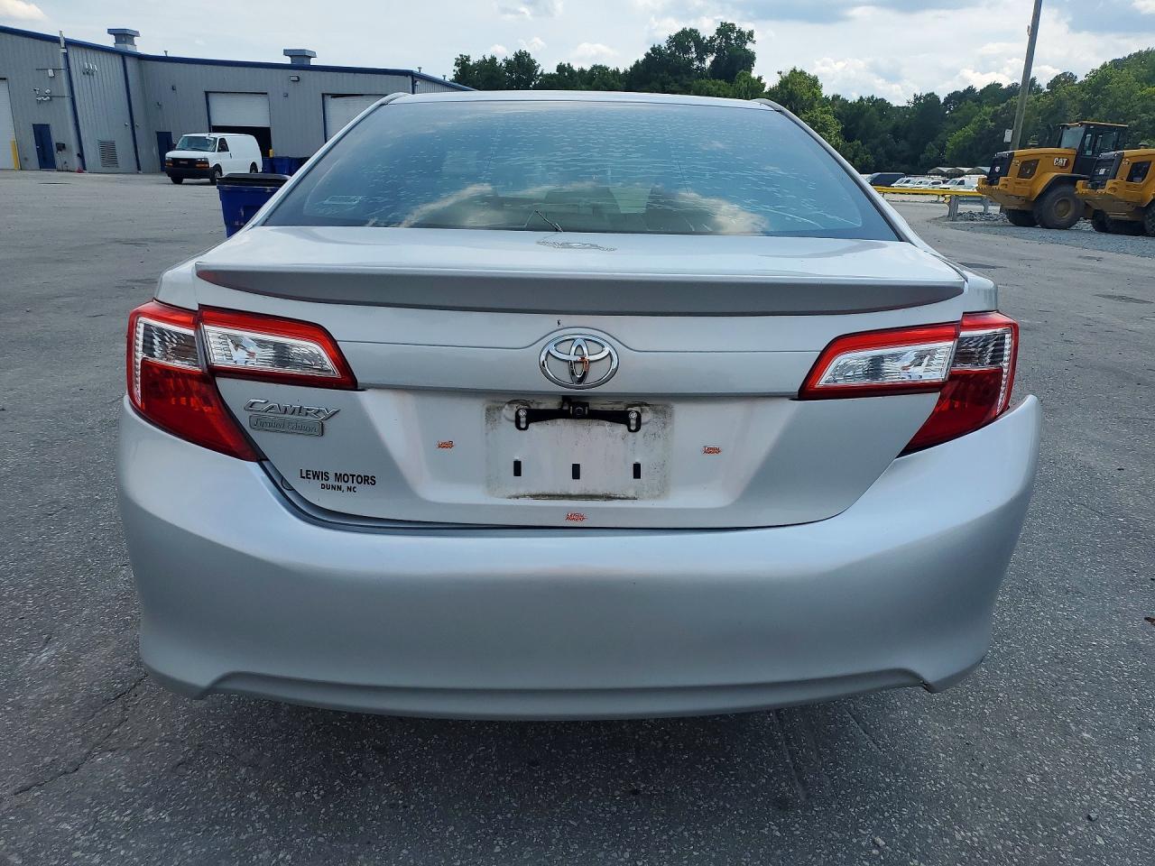 2012 Toyota Camry L - Фото 6