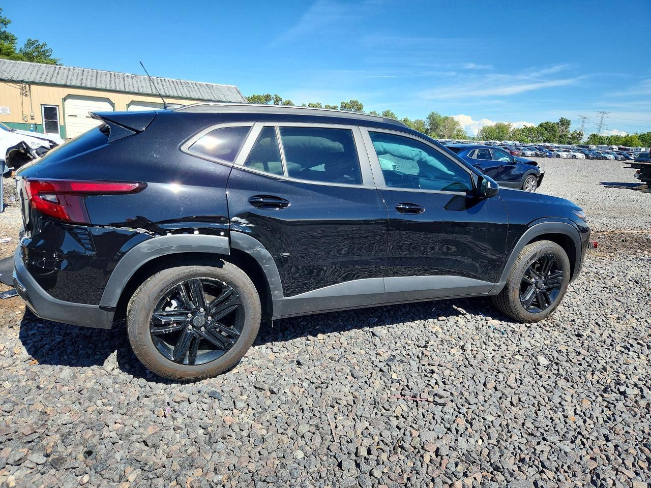 2025 Chevrolet Trax Activ - Image 3