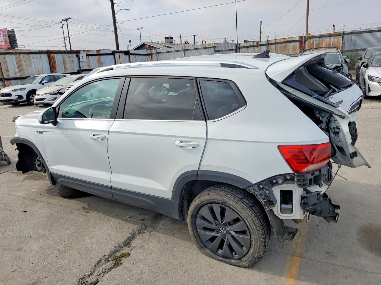 2022 Volkswagen Taos Se - Фото 2