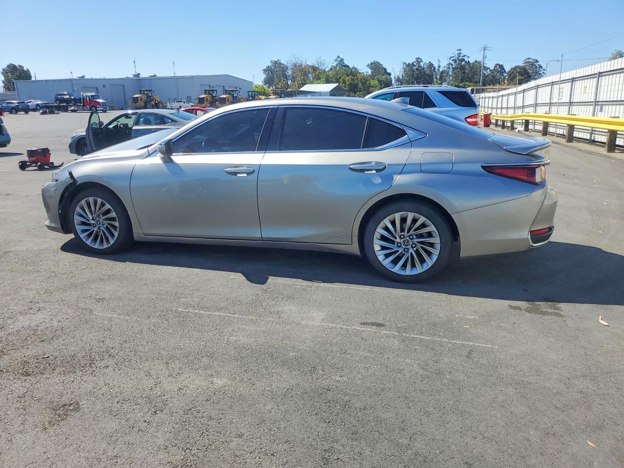 2019 Lexus Es 300H - Фото 2