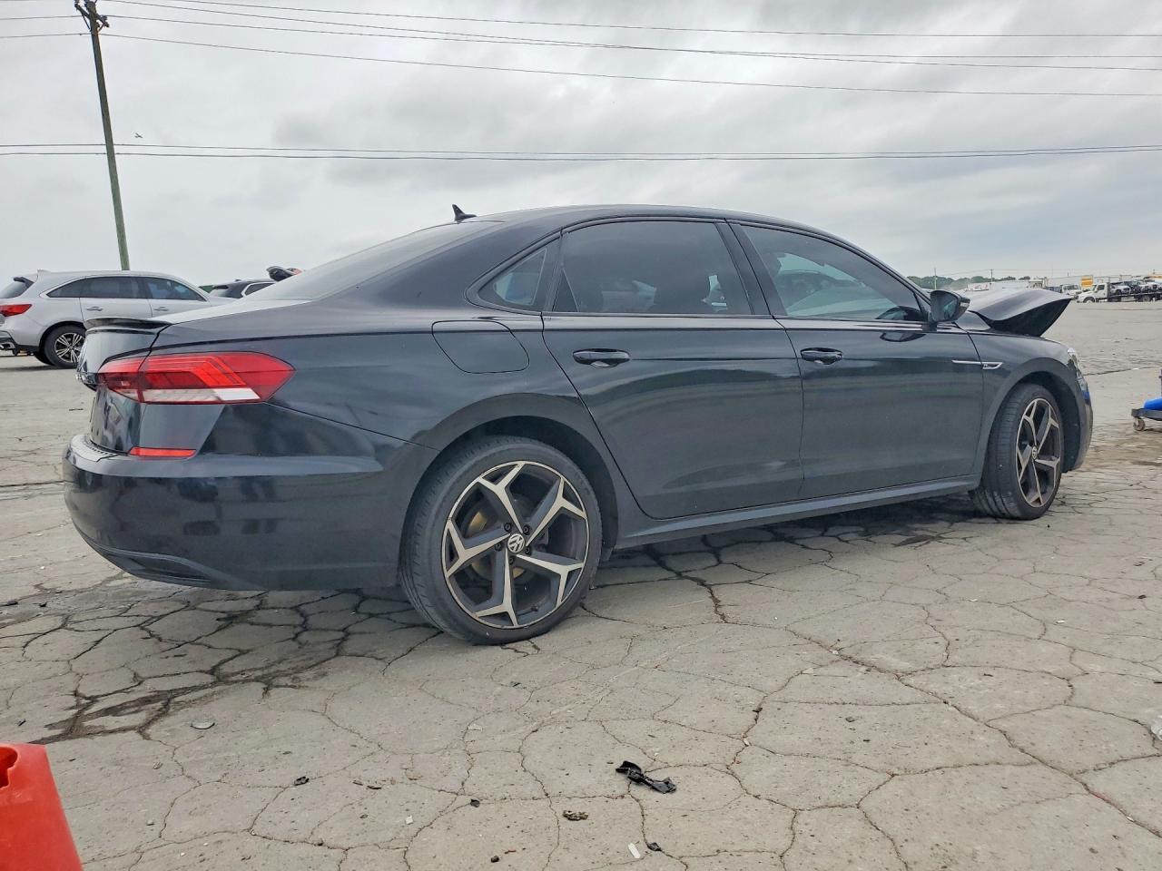 2020 Volkswagen Passat R-Line - Фото 3