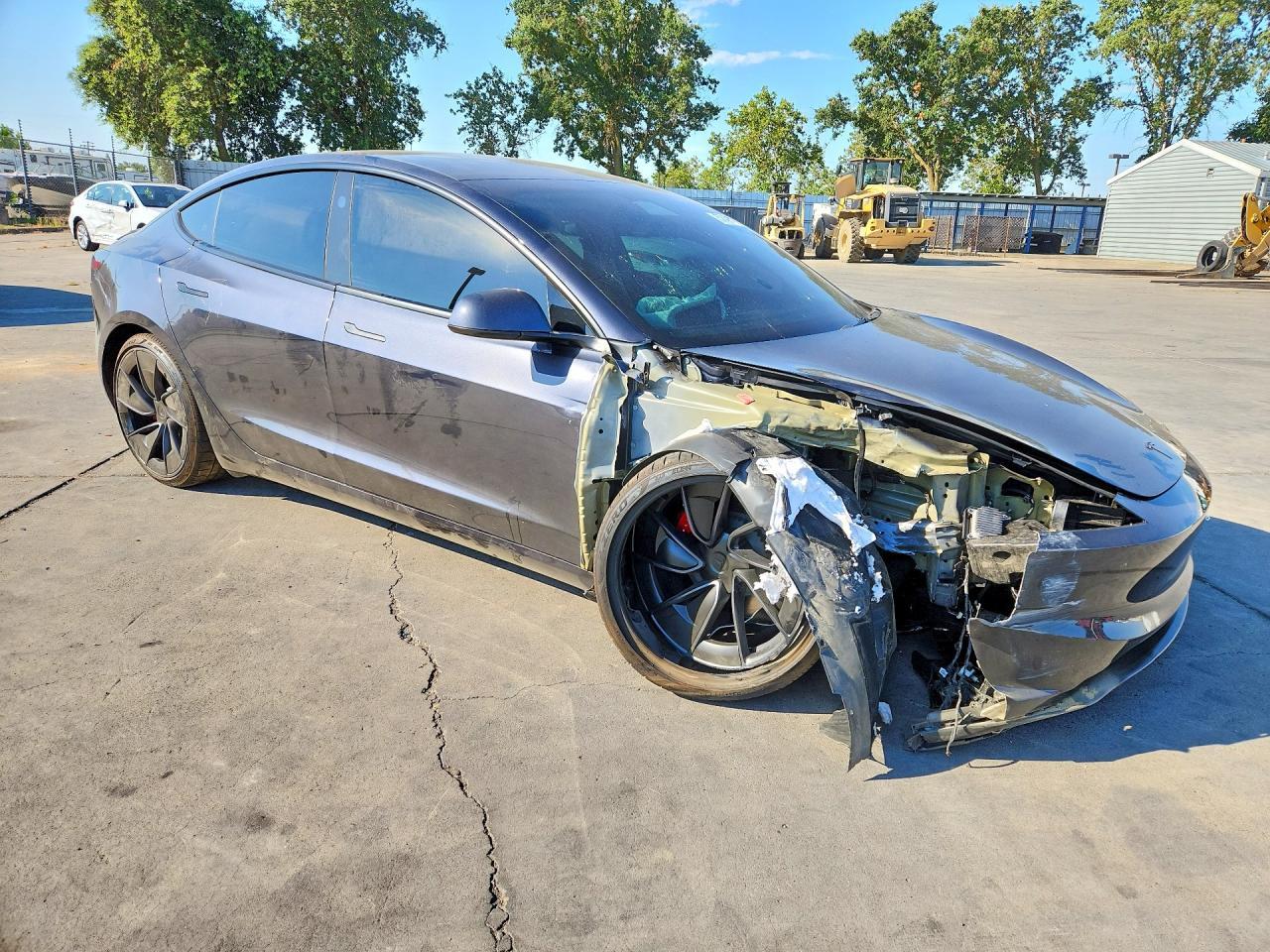 2026 Tesla Model 3 - Фото 4