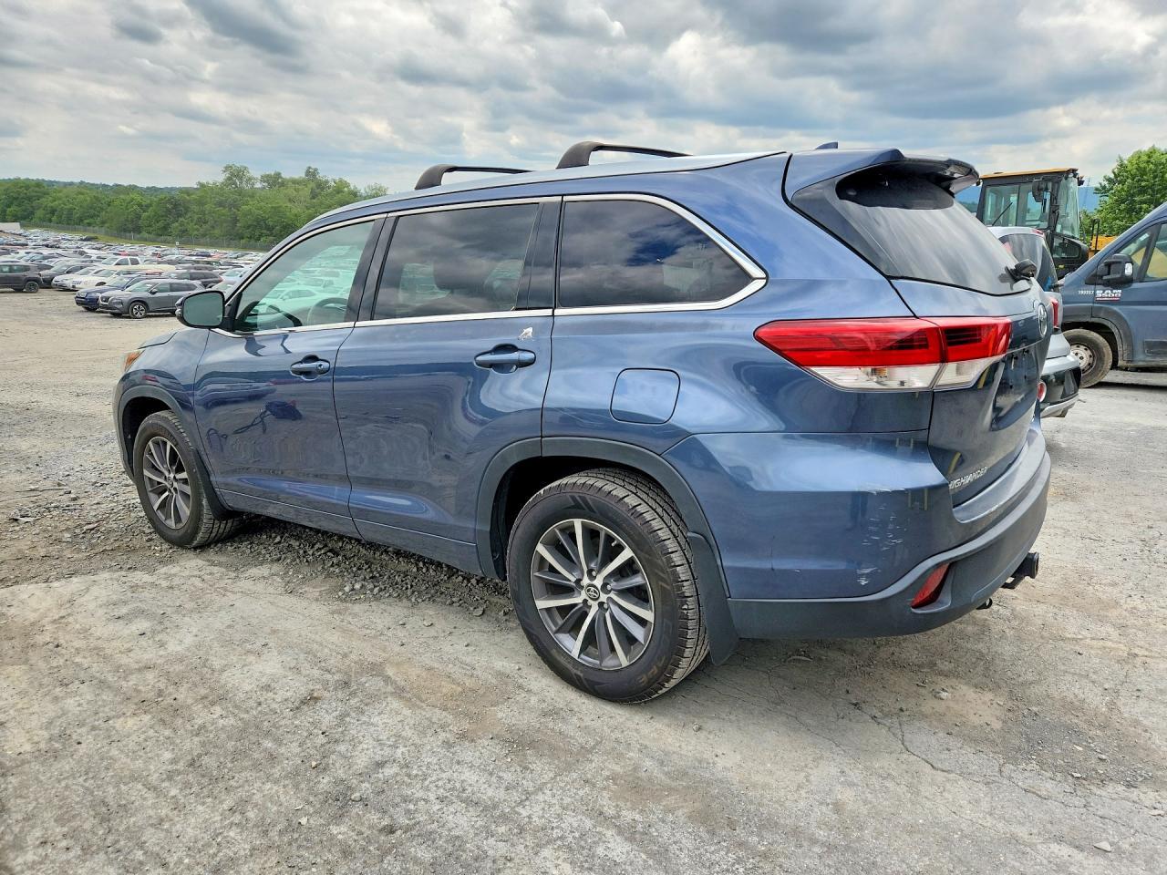 2017 Toyota Higlander - Фото 2