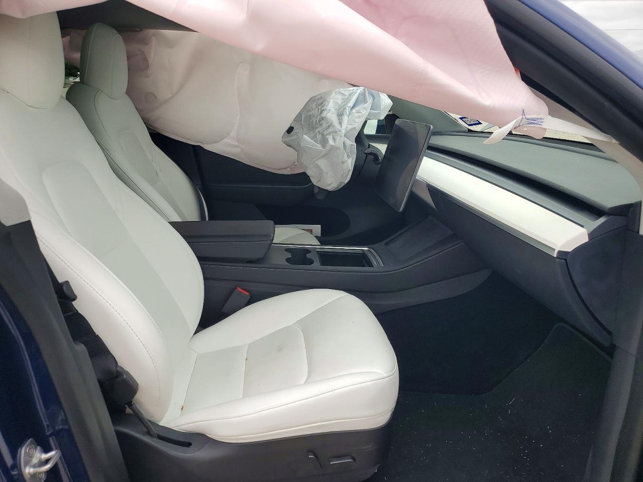 2023 Tesla Model Y - Image 7