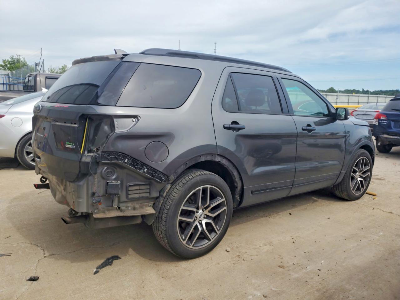 2016 Ford Explorer Sport - Фото 3