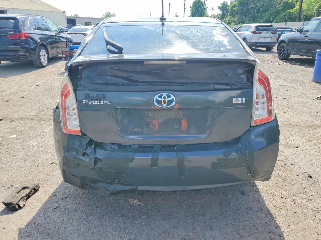 2015 Toyota Prius Three - Image 6
