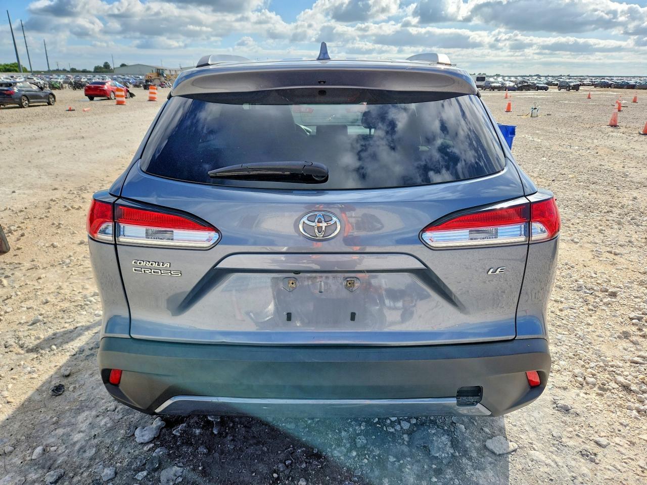 2022 Toyota Corolla Cross Le - Image 6