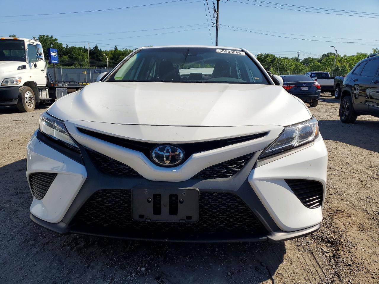 2019 Toyota Camry Se - Фото 5