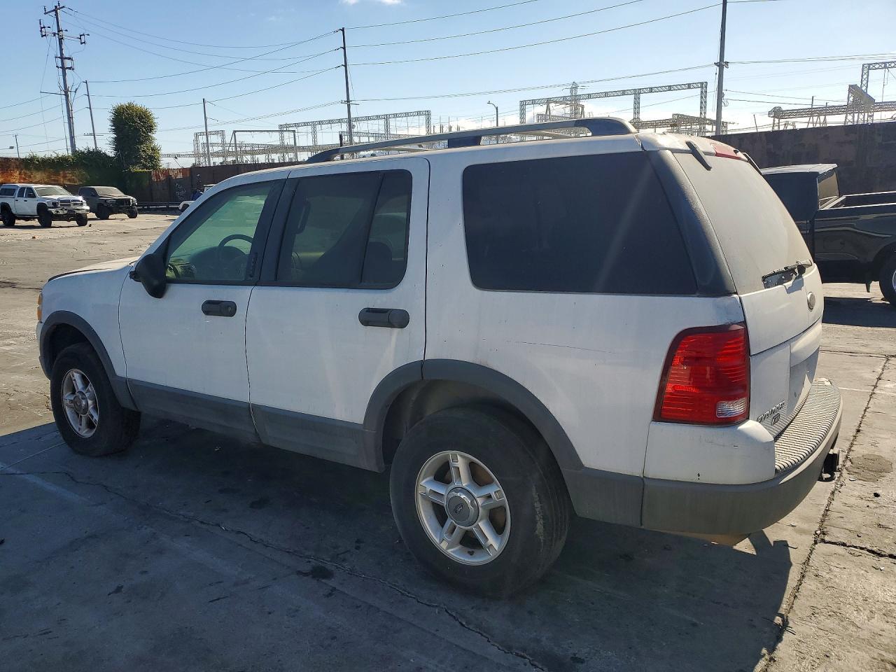 2003 Ford Explorer Xlt - Image 2