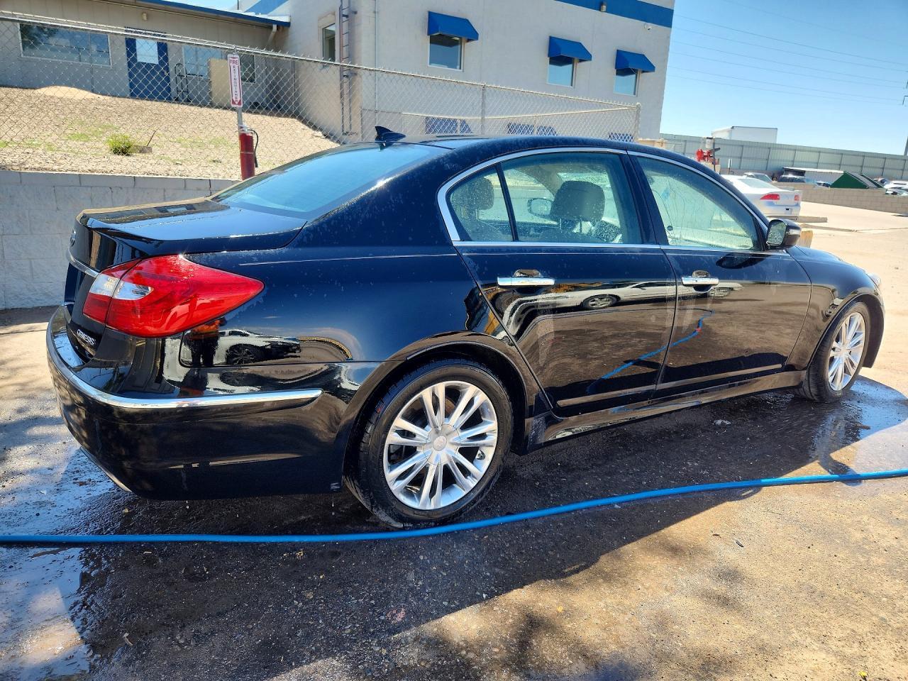 2013 Hyundai Genesis 3.8L - Фото 3